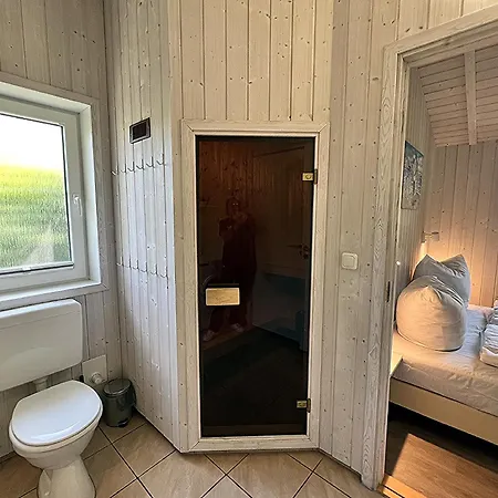 Semesterbostad Strandhaus Schatzkiste 9 *